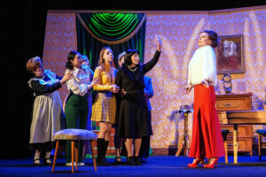 Идет подготовка к новой постановке. Спектакль «Восемь разгневанных женщин»