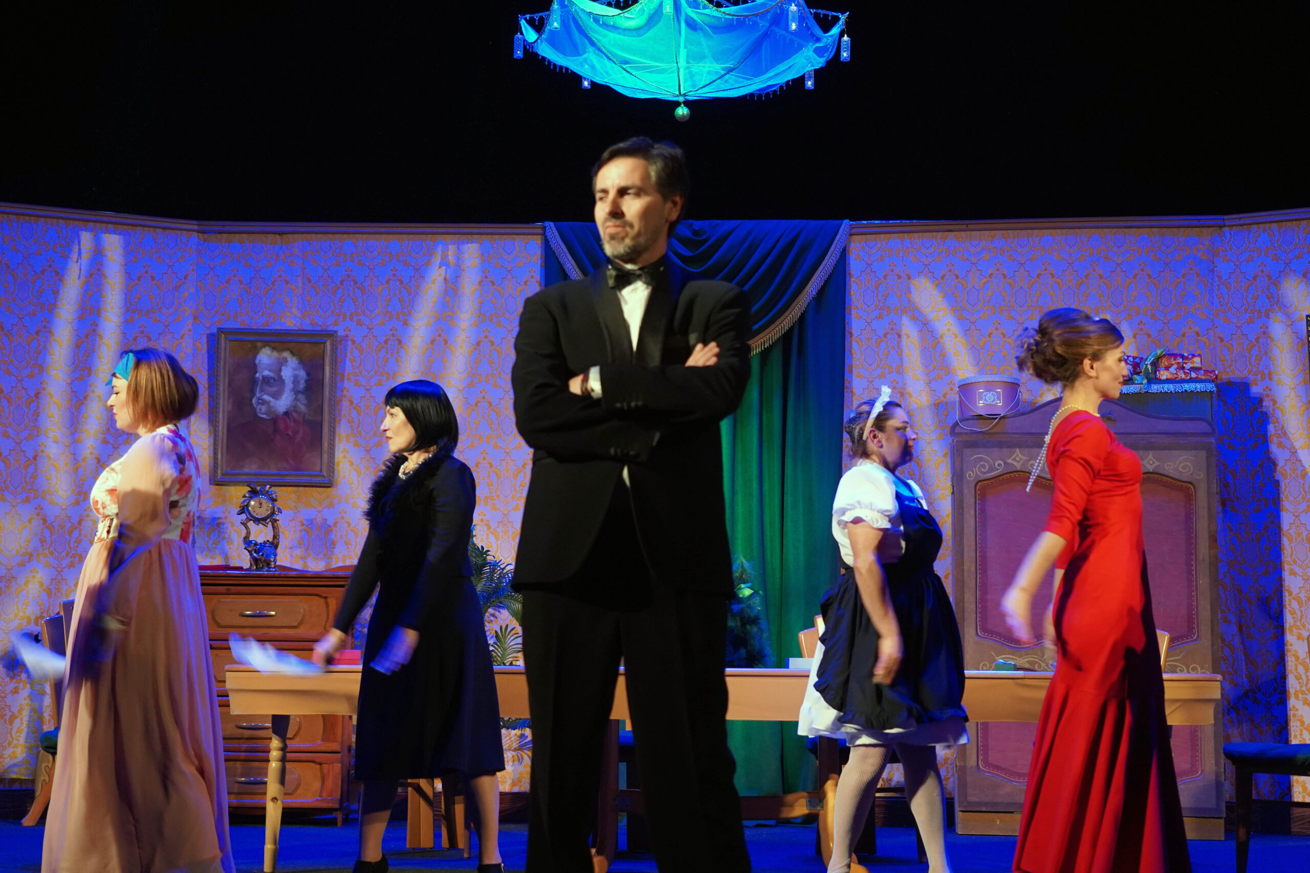 Премьера состоялась. «8осемь разгневанных женщин» уже на сцене Гагаузского Национального Театра